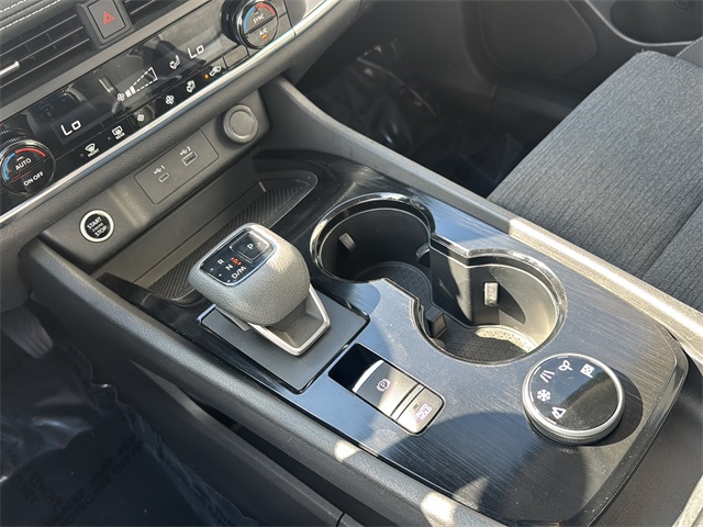 2023 Nissan Rogue SV photo 16