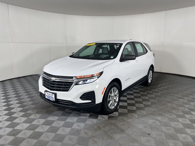 2023 Chevrolet Equinox LS photo 3