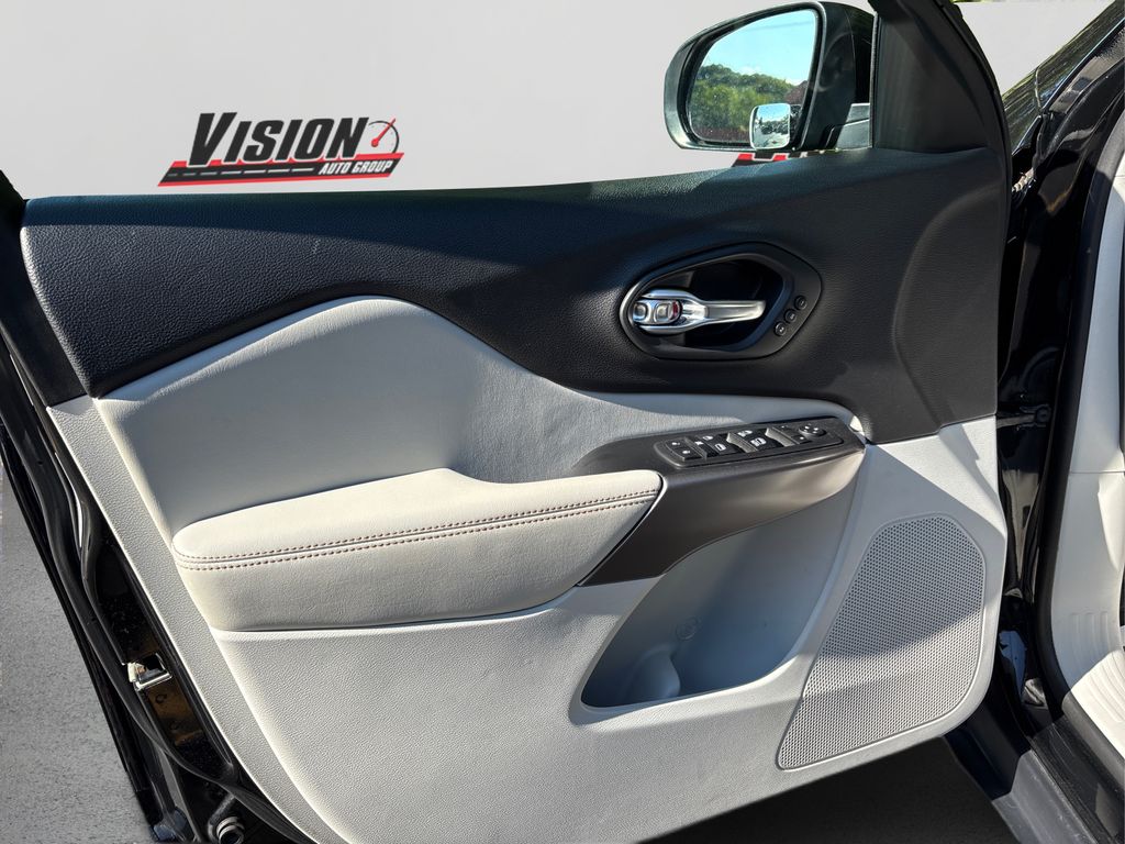 2019 Jeep Cherokee Limited photo 21
