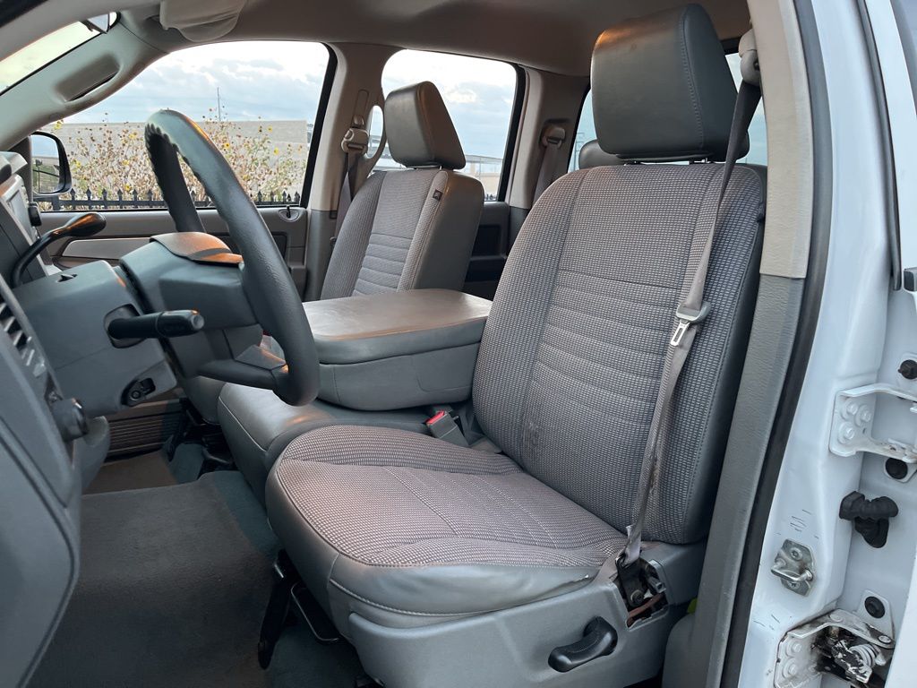 2008 Dodge Ram SLT photo 21