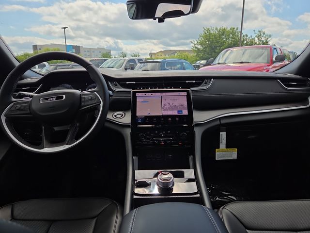 2025 Jeep Grand Cherokee Limited photo 4