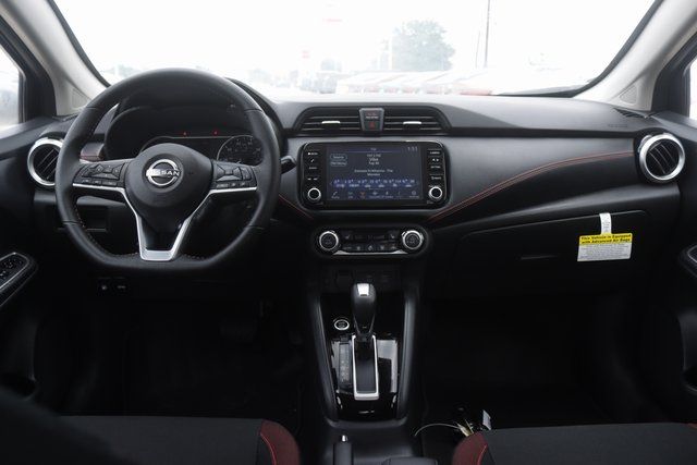 2025 Nissan Versa SR photo 18