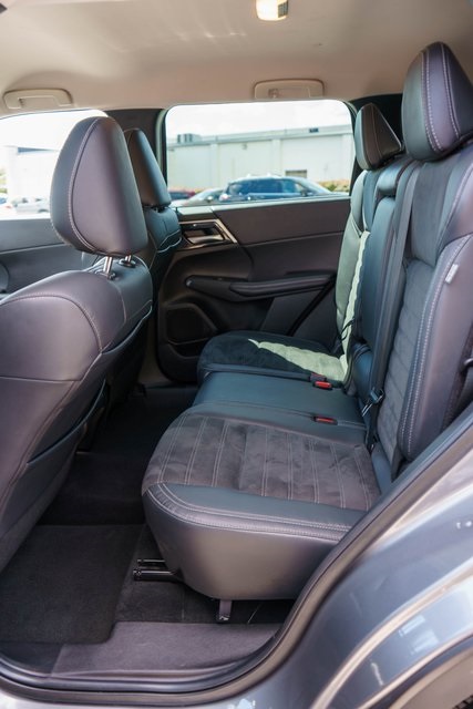 2023 Mitsubishi Outlander SE photo 6
