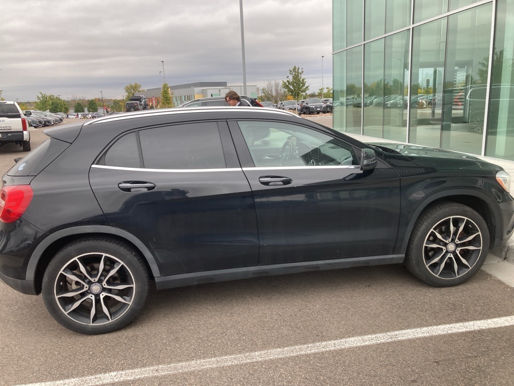 2015 Mercedes Benz GLA 250 4MATIC photo 2