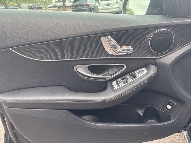 2017 Mercedes Benz C 300 photo 7