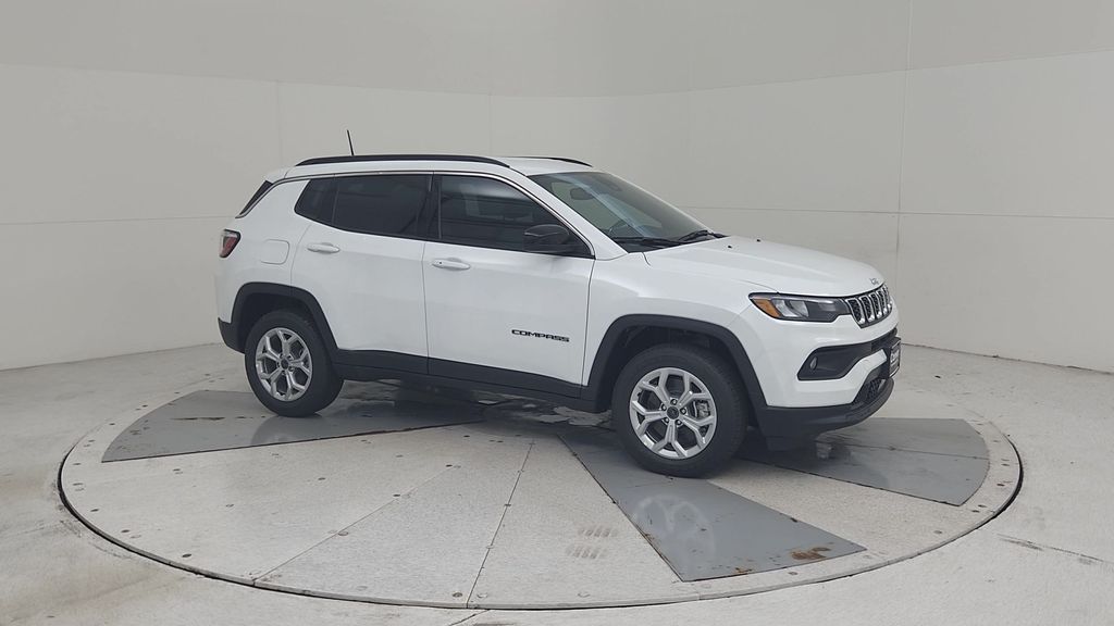 2026 Jeep Compass Latitude photo 2