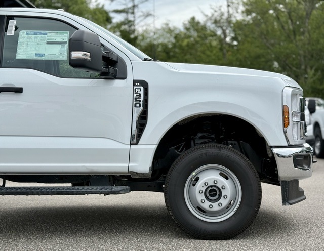 2025 Ford F-350 XL photo 2