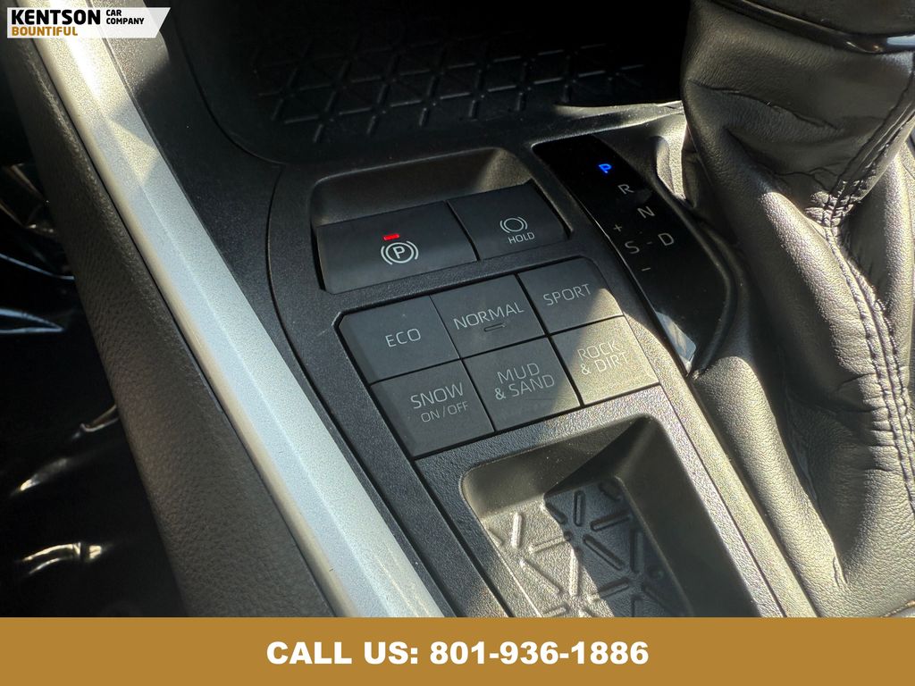 2024 Toyota RAV4 LE photo 21