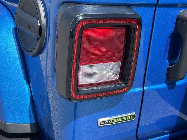 2021 Jeep Wrangler Unlimited Sahara photo 6