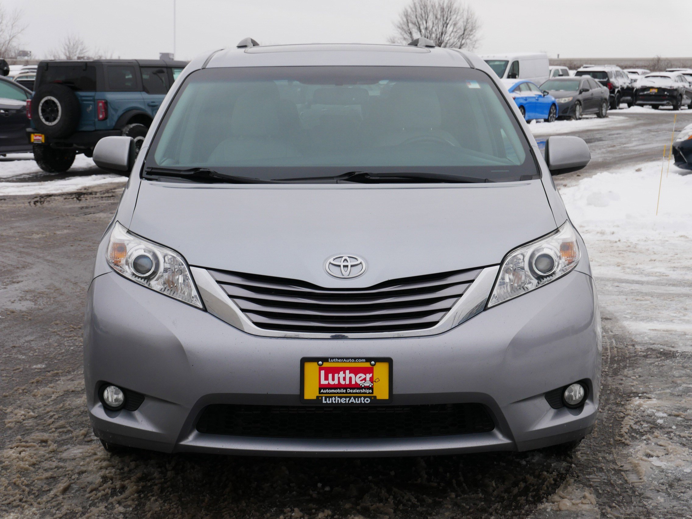 Used 2016 Toyota Sienna XLE with VIN 5TDYK3DC4GS764802 for sale in Hopkins, Minnesota