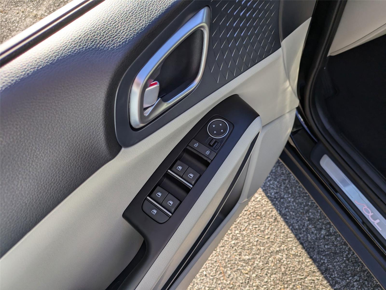 2025 Kia Soul EX photo 13