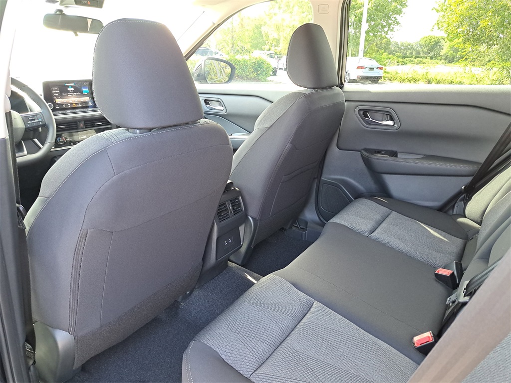 2026 Nissan Rogue SV photo 10
