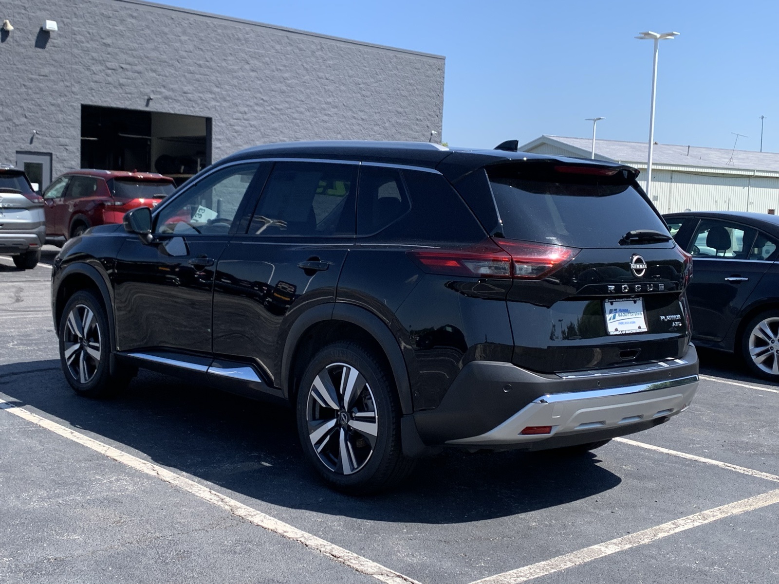 2023 Nissan Rogue Platinum photo 2