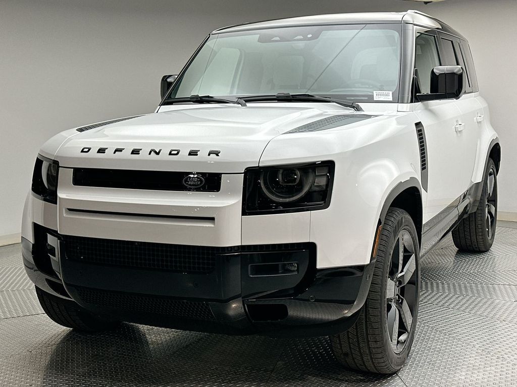 2026 Land Rover Defender X-Dynamic SE's photo