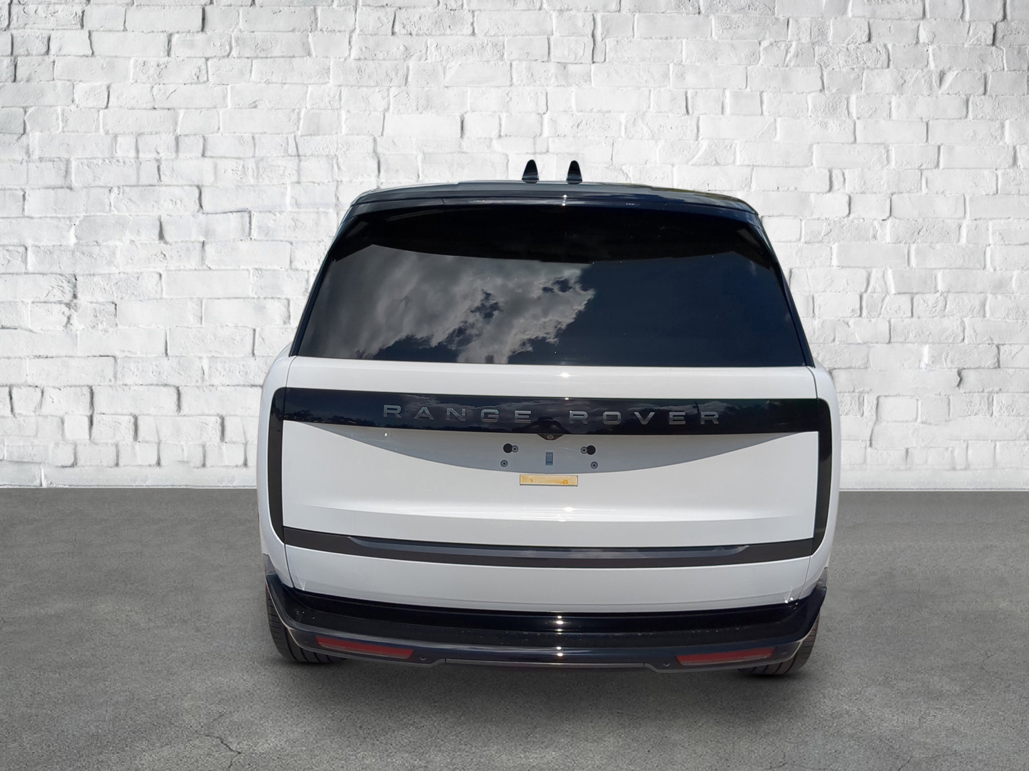 2025 Land Rover Range Rover SE photo 3