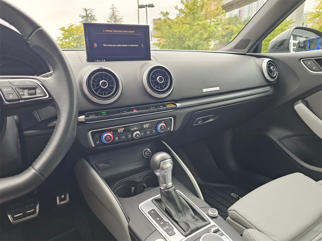 2017 Audi A3 E-tron Premium Plus photo 26