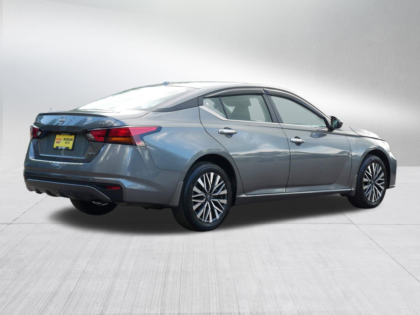 2023 Nissan Altima 2.5 SV photo 7