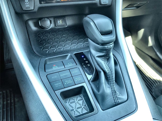 2024 Toyota RAV4 XLE photo 8