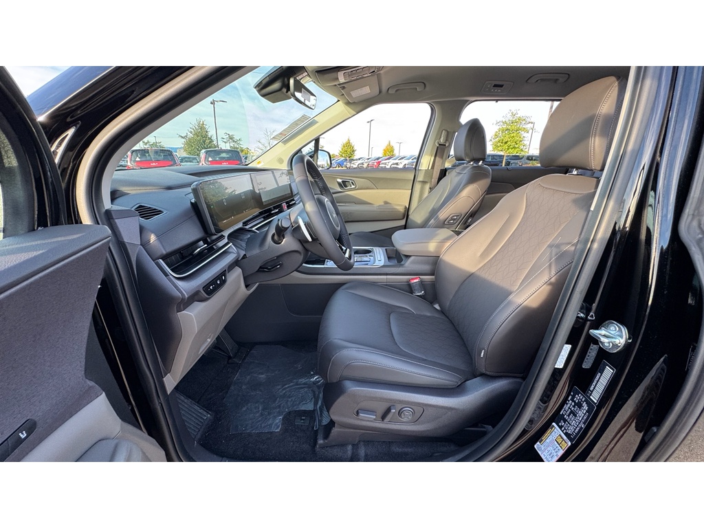 2026 Kia Carnival EX photo 3