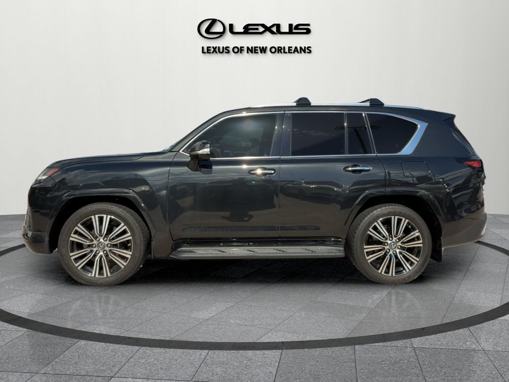 2022 Lexus LX 600 Luxury photo 4