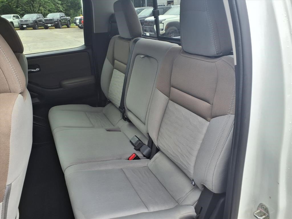 2022 Nissan Frontier Crew Cab SV photo 8