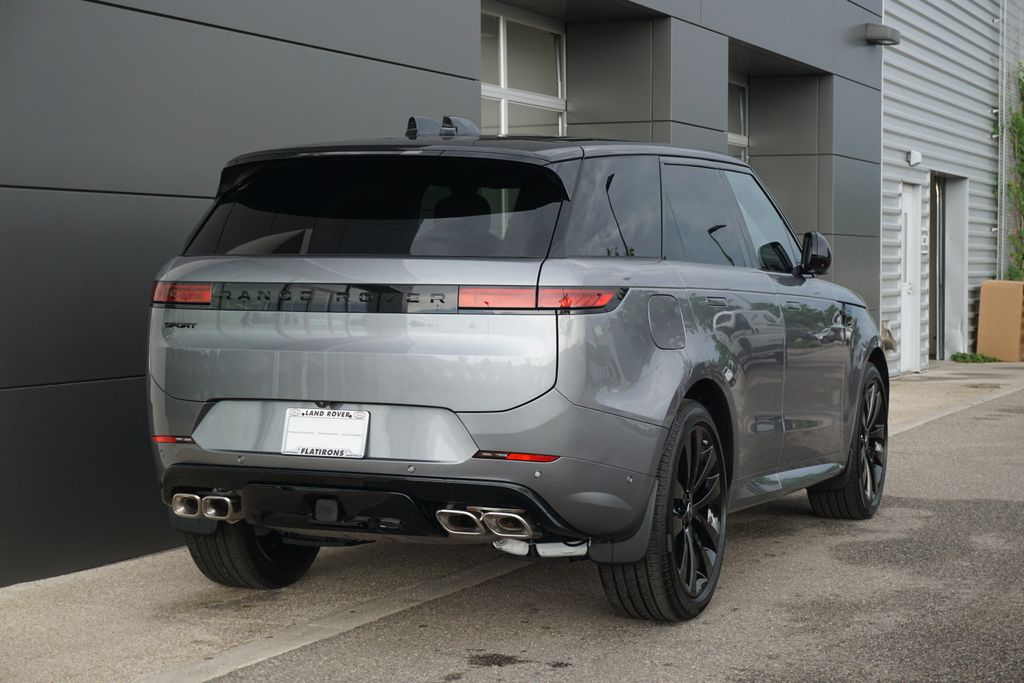 2025 Land Rover Range Rover Sport SE photo 2