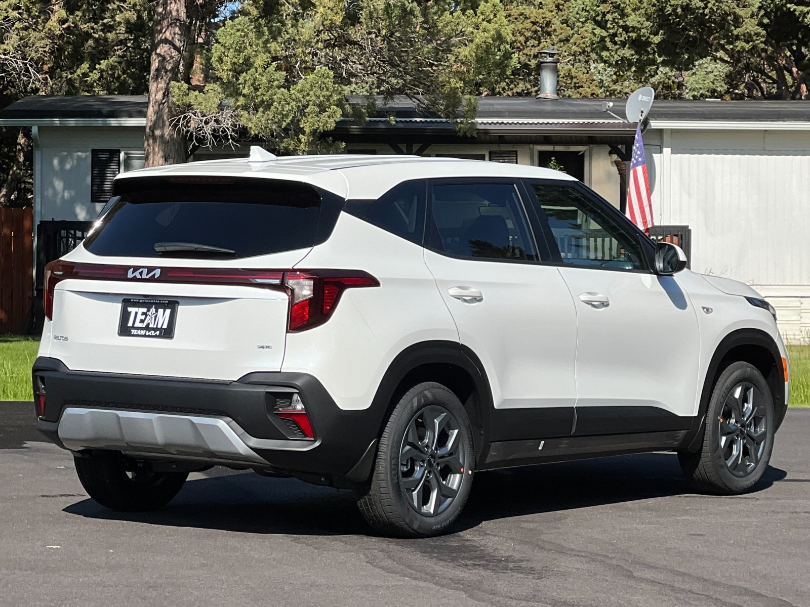 2025 Kia Seltos LX photo 2