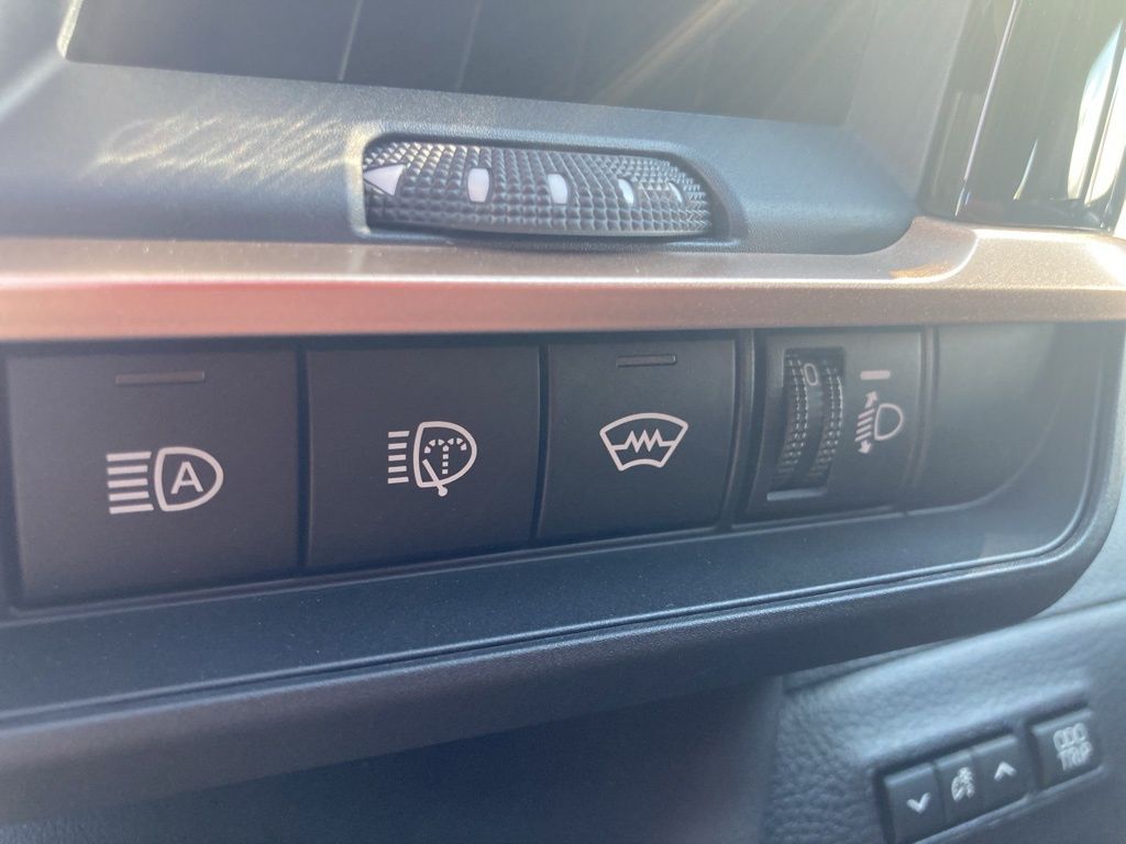 2025 Toyota Crown XLE photo 15