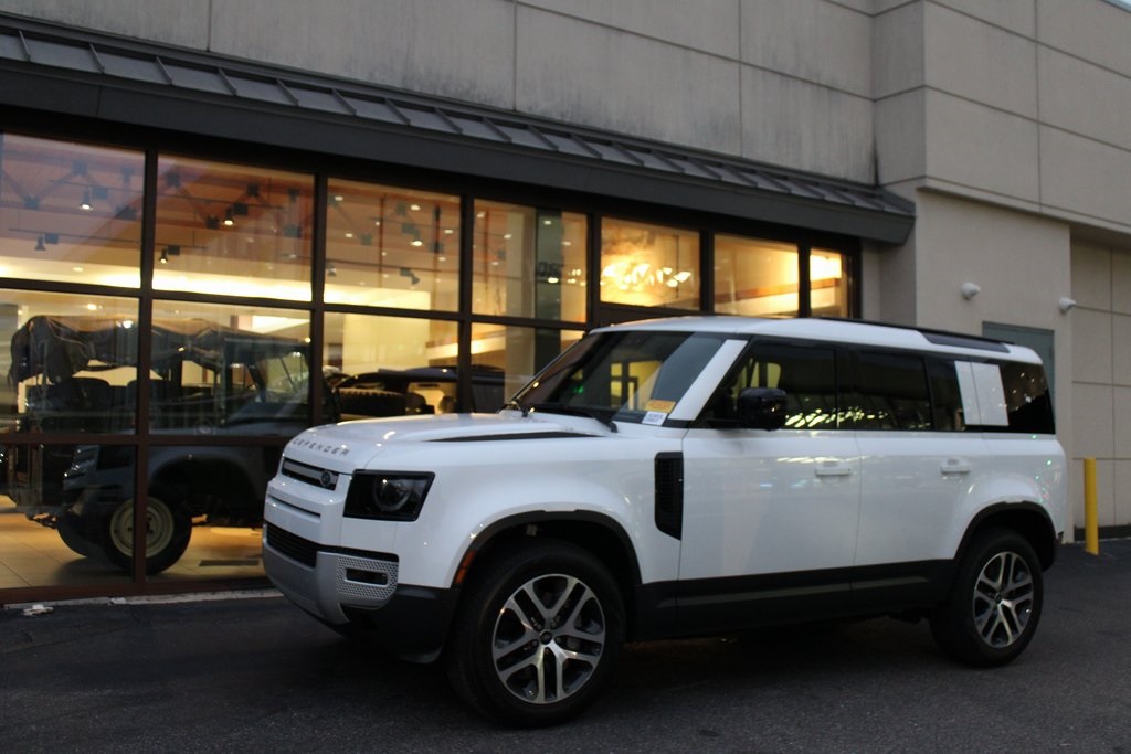 2025 Land Rover Defender S's photo