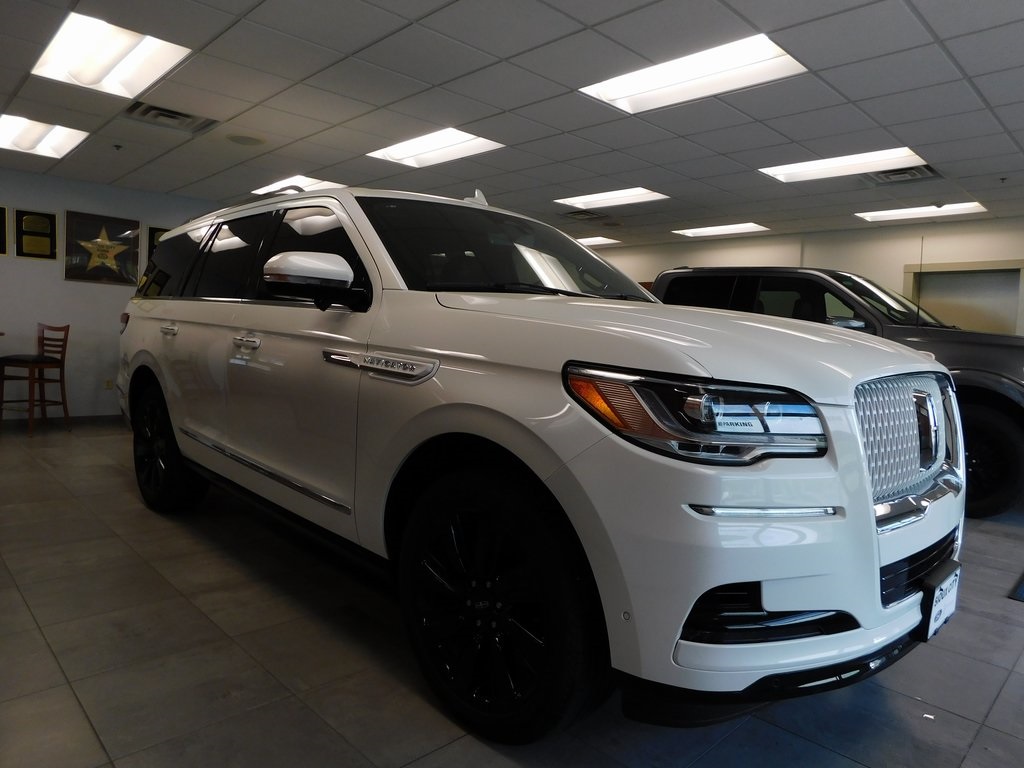 Image of Pre-Owned 2024 Lincoln Navigator Reserve