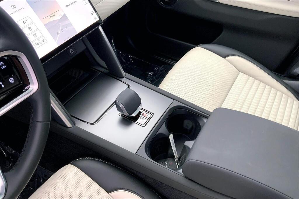 2025 Land Rover Discovery Sport Dynamic SE photo 11
