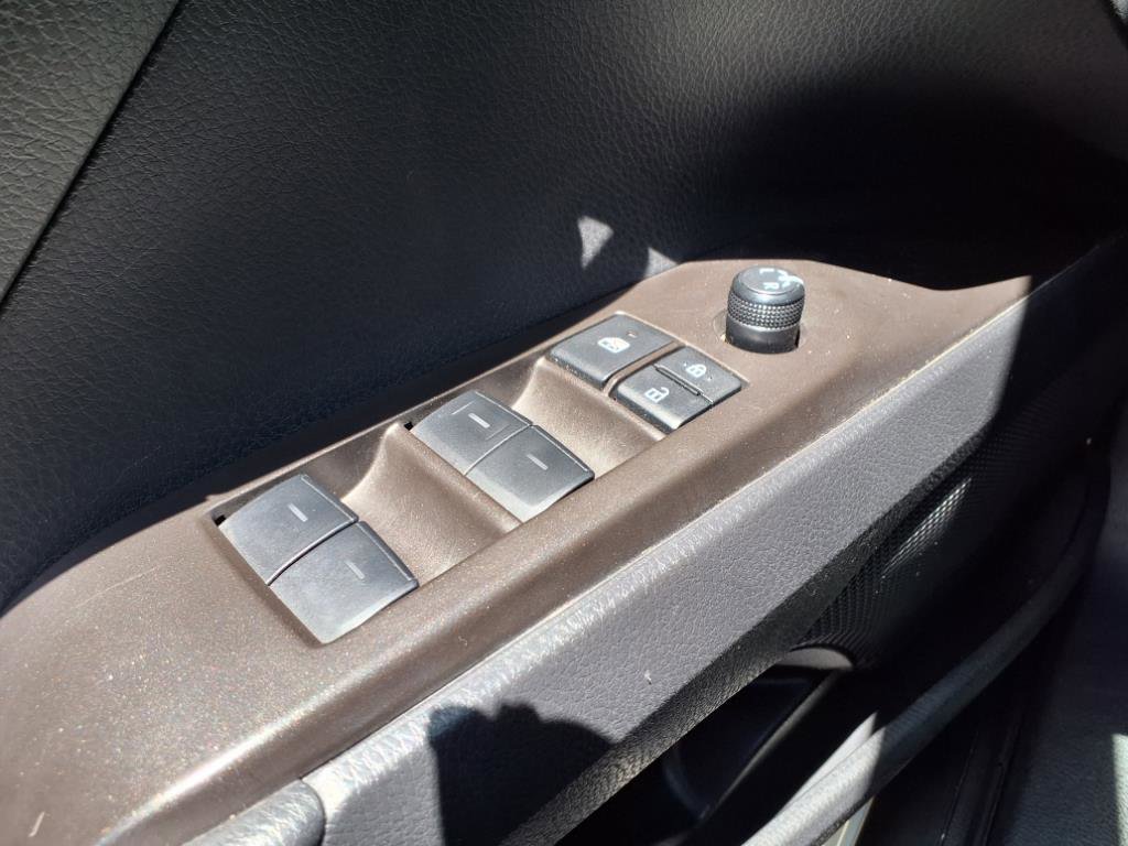 2023 Toyota Camry SE photo 9