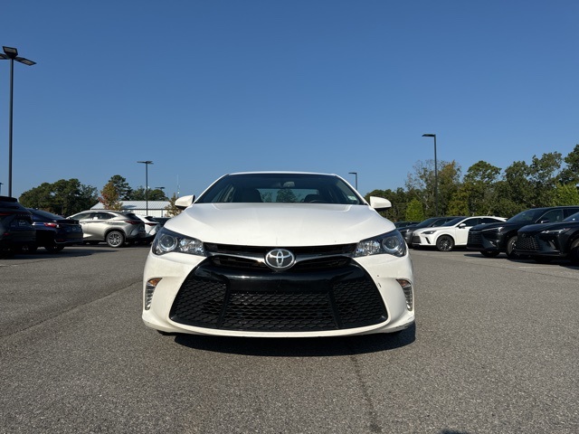 2016 Toyota Camry SE photo 3