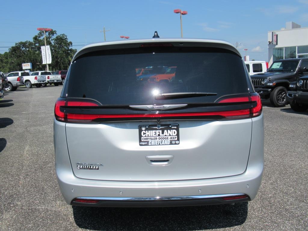 2026 Chrysler Pacifica photo 3