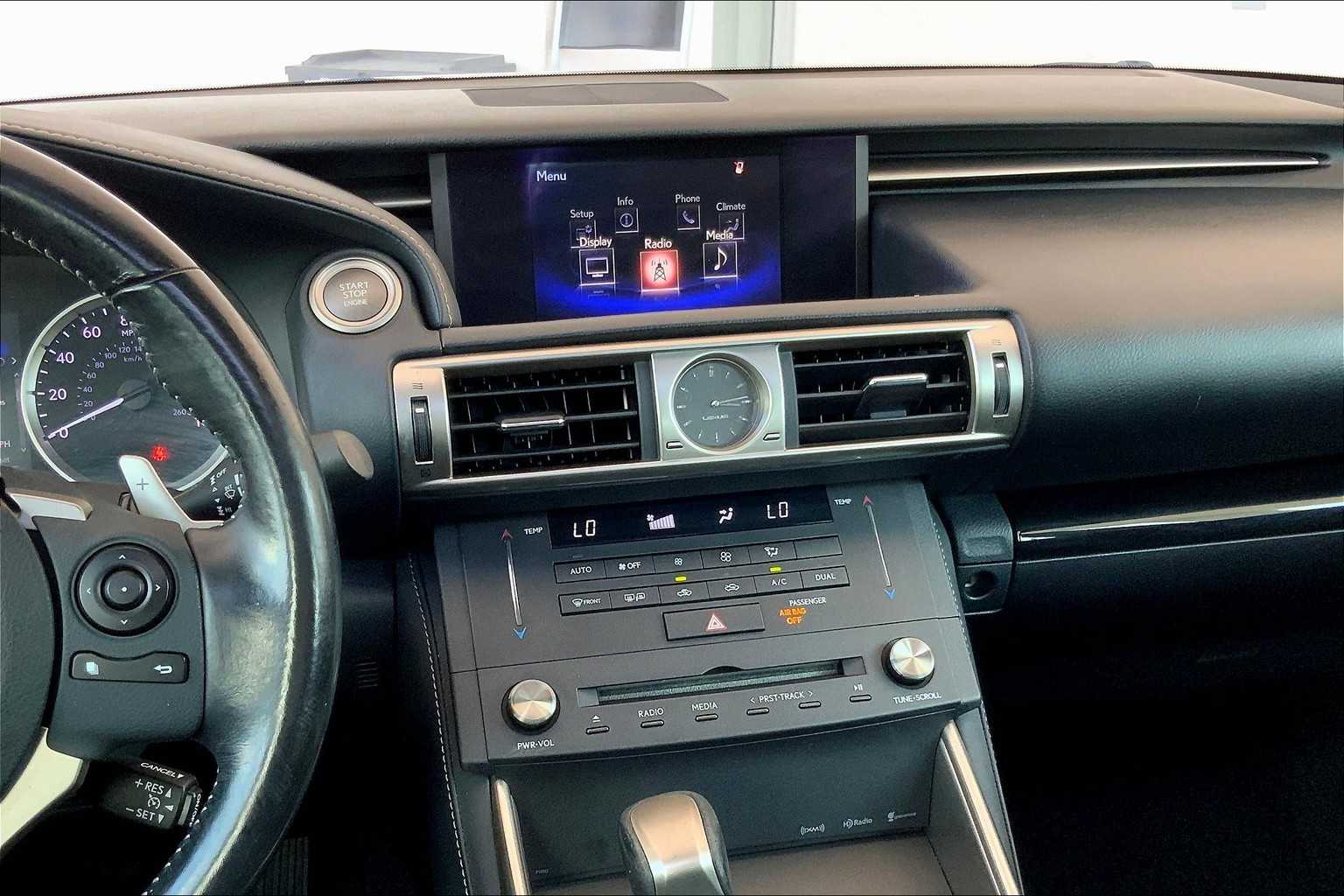 2016 Lexus IS 200t photo 5
