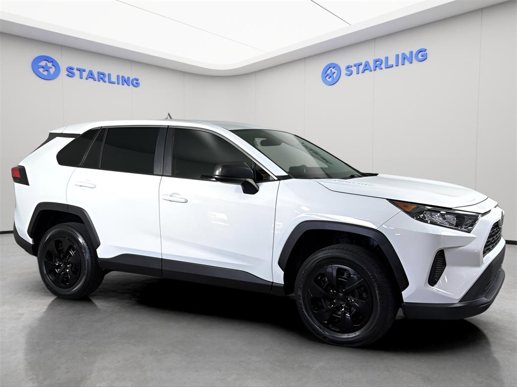 2022 Toyota RAV4 LE photo 10