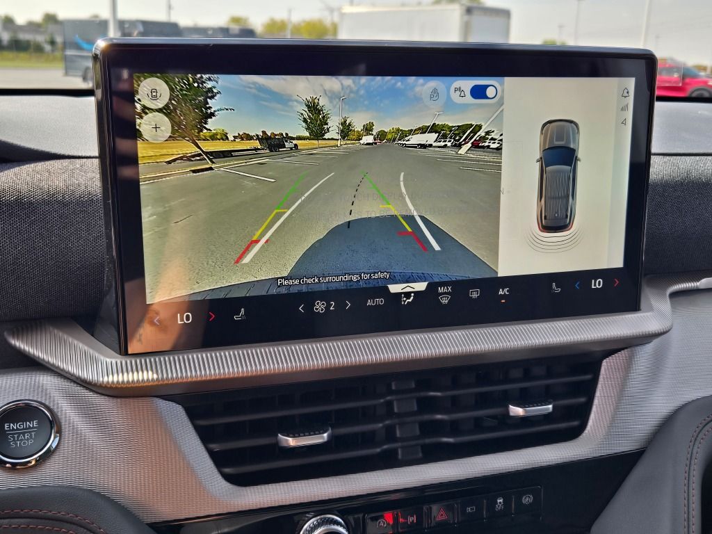 2025 Ford Explorer photo 25