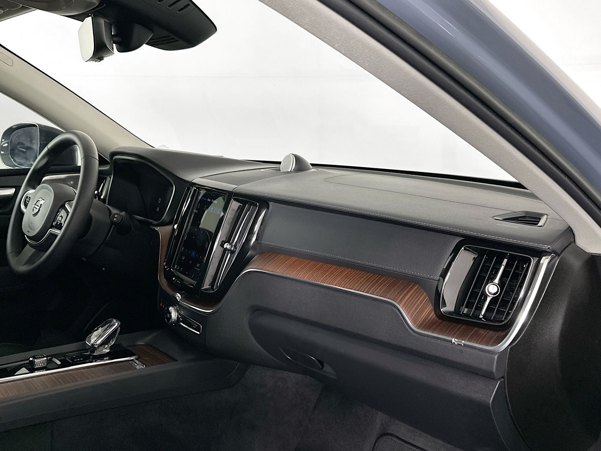 2023 Volvo XC60 B5 Ultimate photo 24