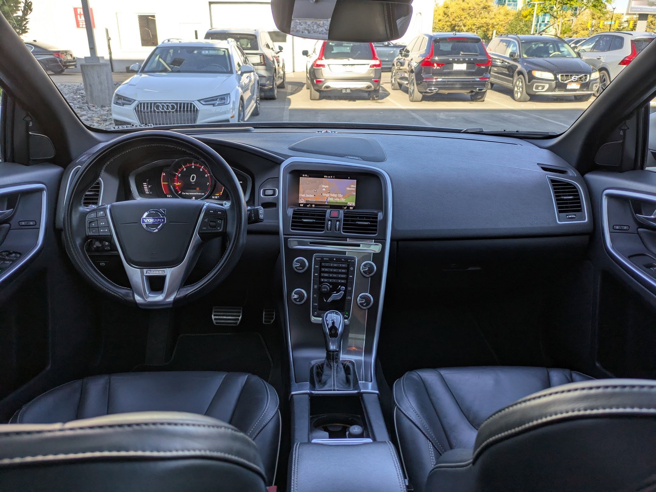 2017 Volvo XC60 Platinum R-Design photo 26