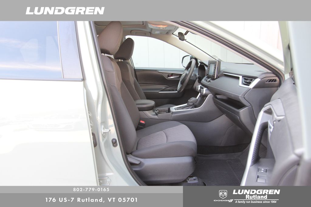 2019 Toyota RAV4 XLE photo 8