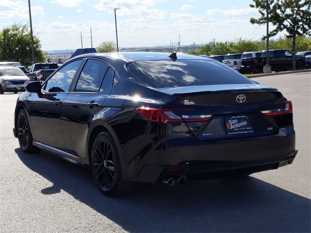 2025 Toyota Camry SE photo 6