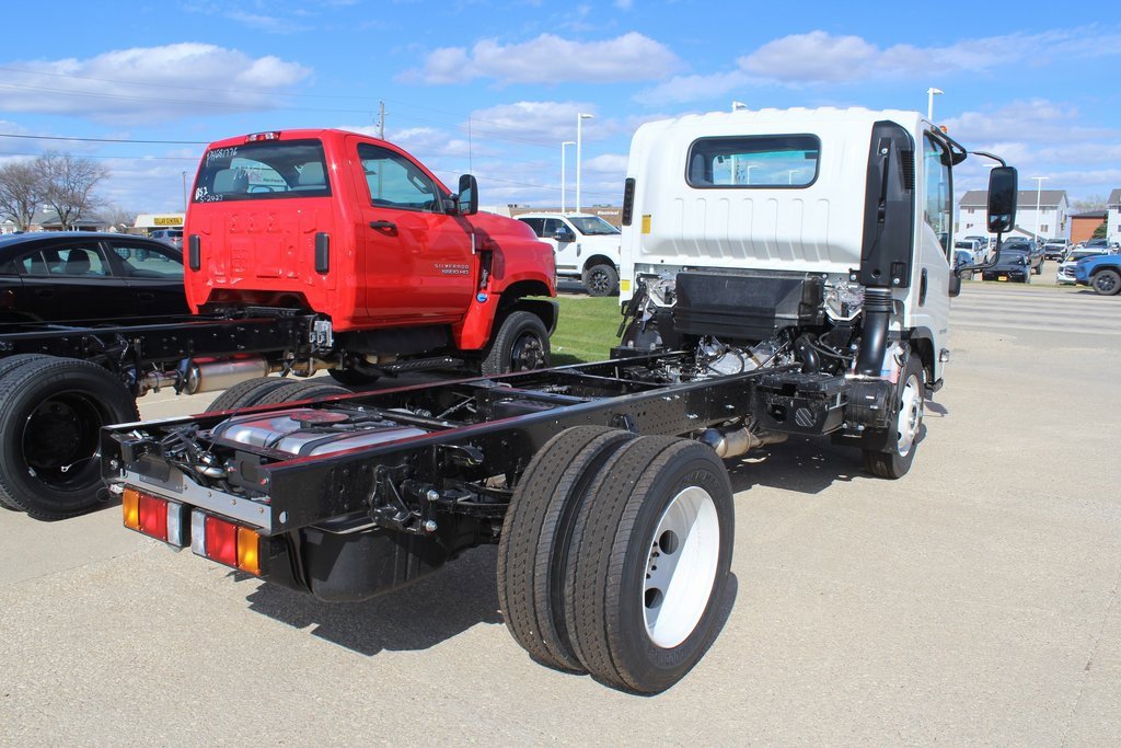 2024 Chevrolet Silverado 4500HD photo 3