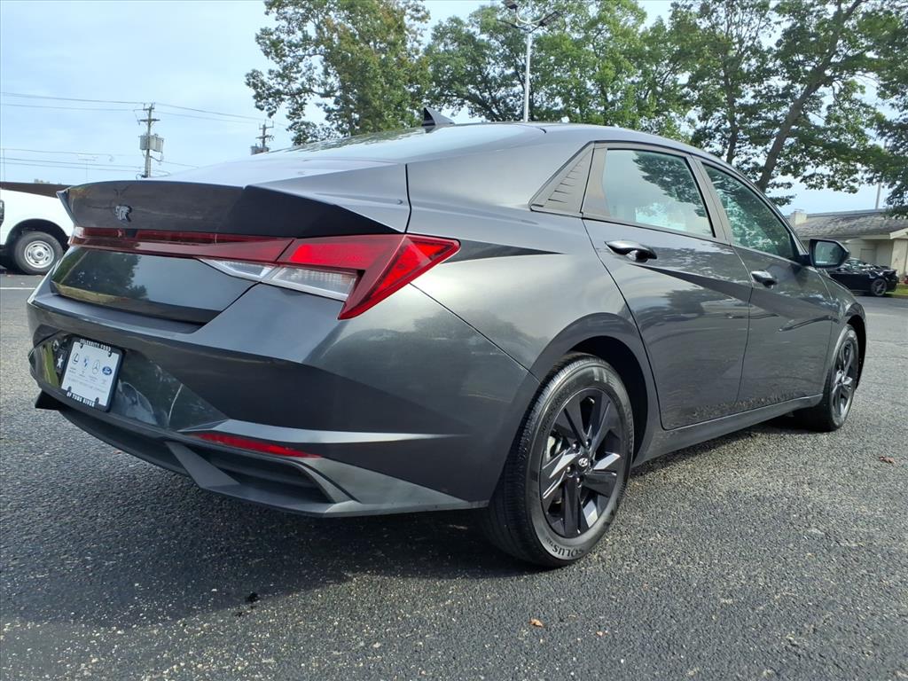 2021 Hyundai Elantra SEL Convenience photo 2