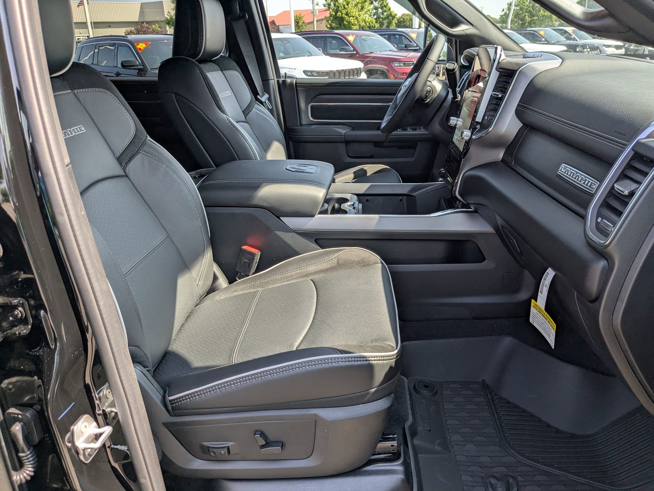 2025 Ram 2500 Laramie photo 31