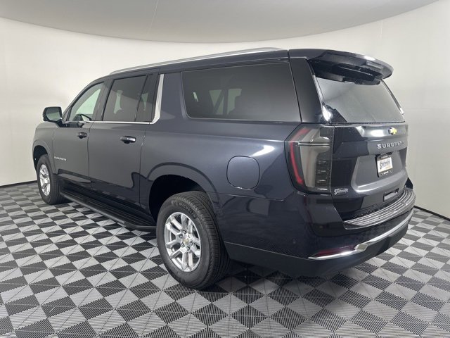 2025 Chevrolet Suburban LT photo 4