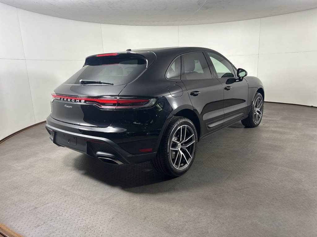 2025 Porsche Macan T photo 5