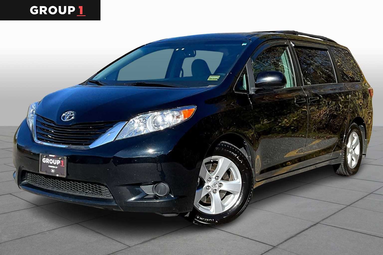 2017 Toyota Sienna LE's photo