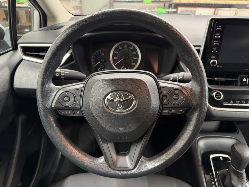 2021 Toyota Corolla LE photo 16
