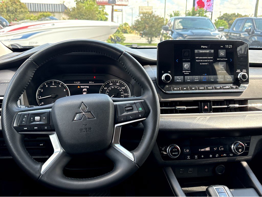 2024 Mitsubishi Outlander SE photo 2