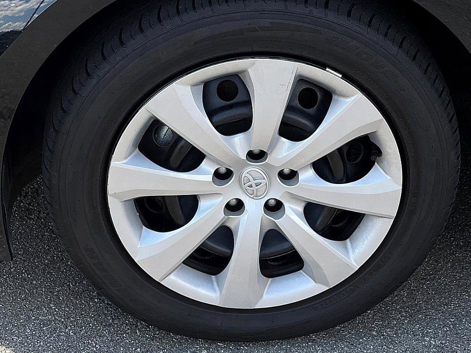 2024 Toyota Corolla LE photo 5